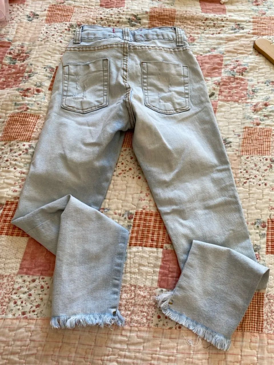 Calça Jeans Infantil com Barra Desfiada - Foto 2