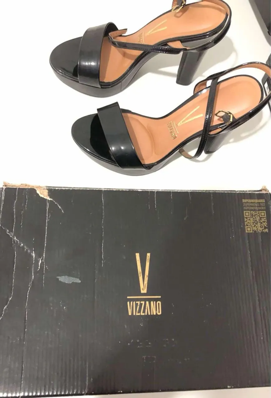 Sandália Vizzano Preta Salto Bloco Elegante