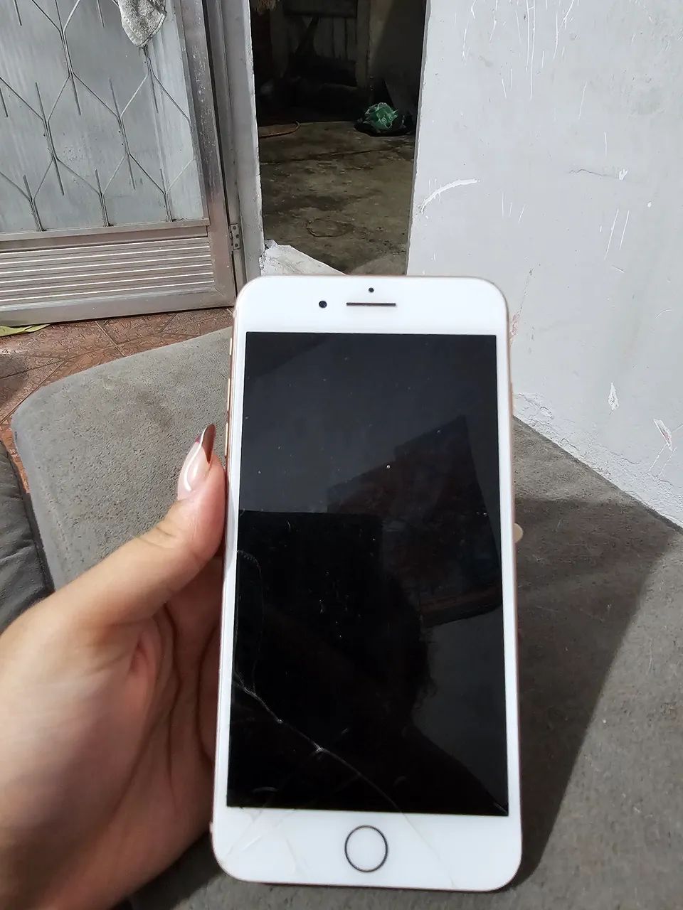 IPhone 8 Plus *leia a descrição - Foto 4