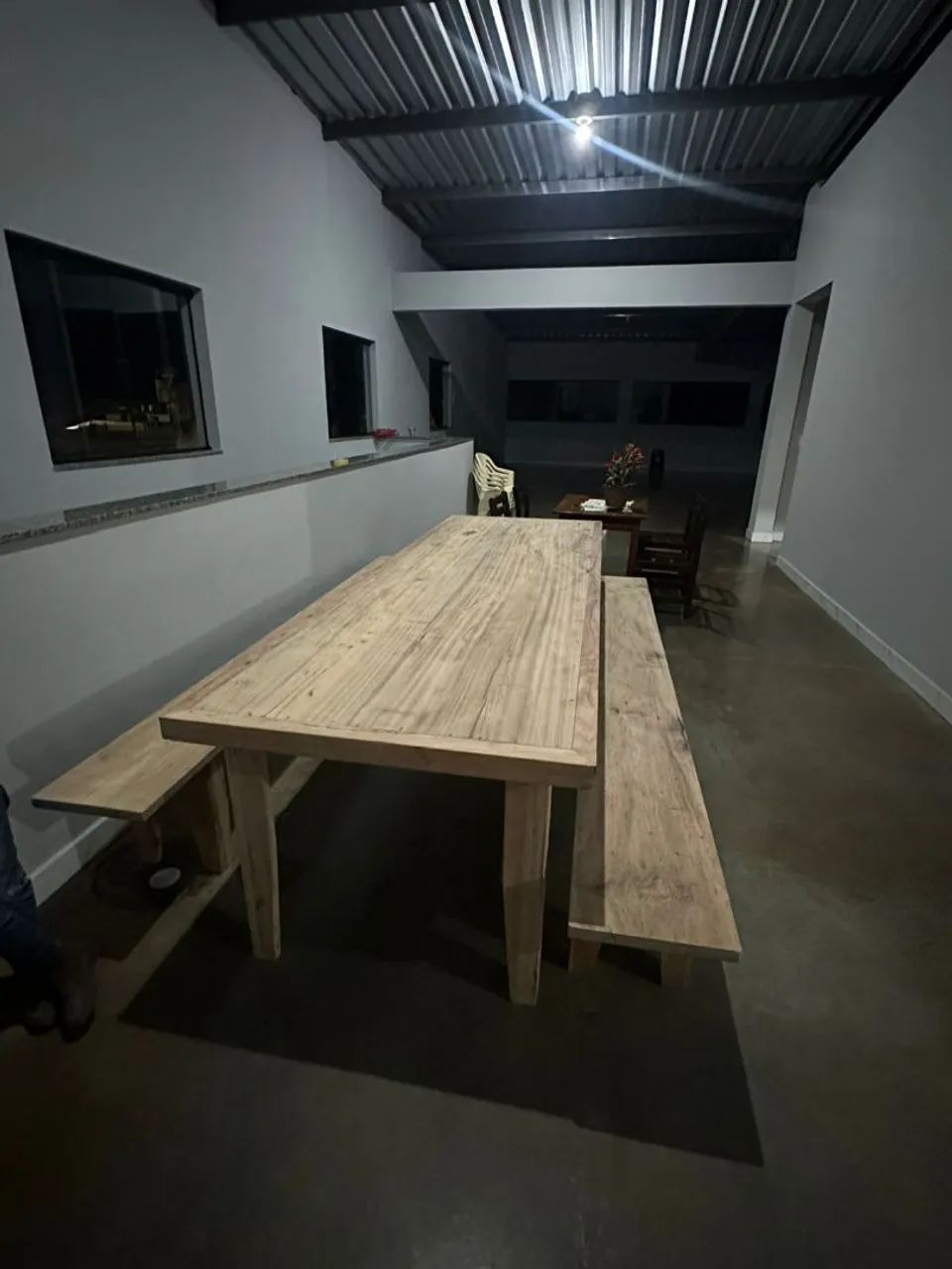Mesa de jantar  grande de madeira nobre Ângico com 2  bancos  - Foto 2