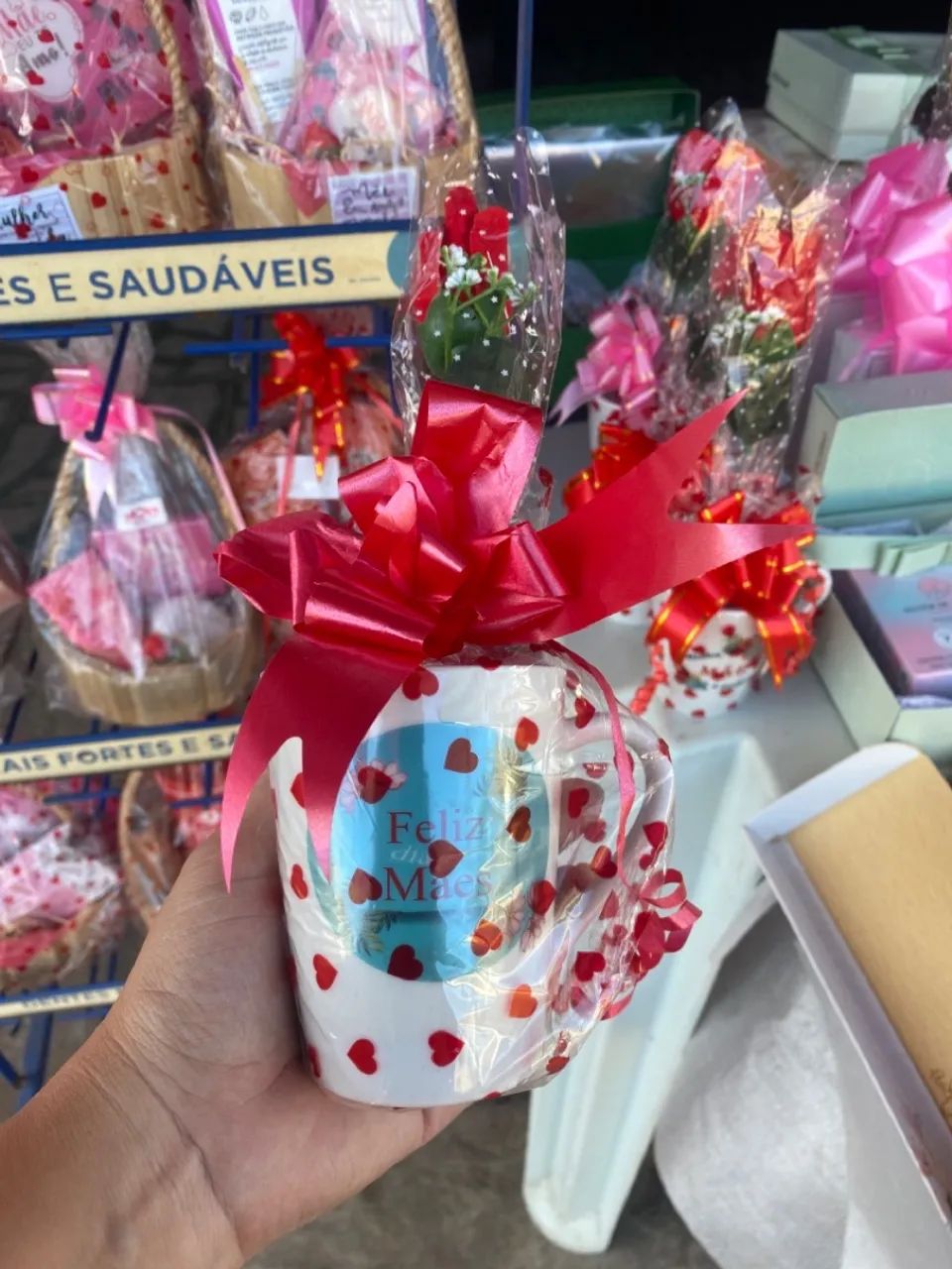 Caneca Dia das Mães com Decoração de Corações