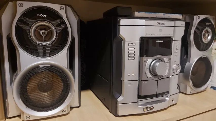 Aparelho som Minisyste. SONY com duplo tape deck e 3 CDs 