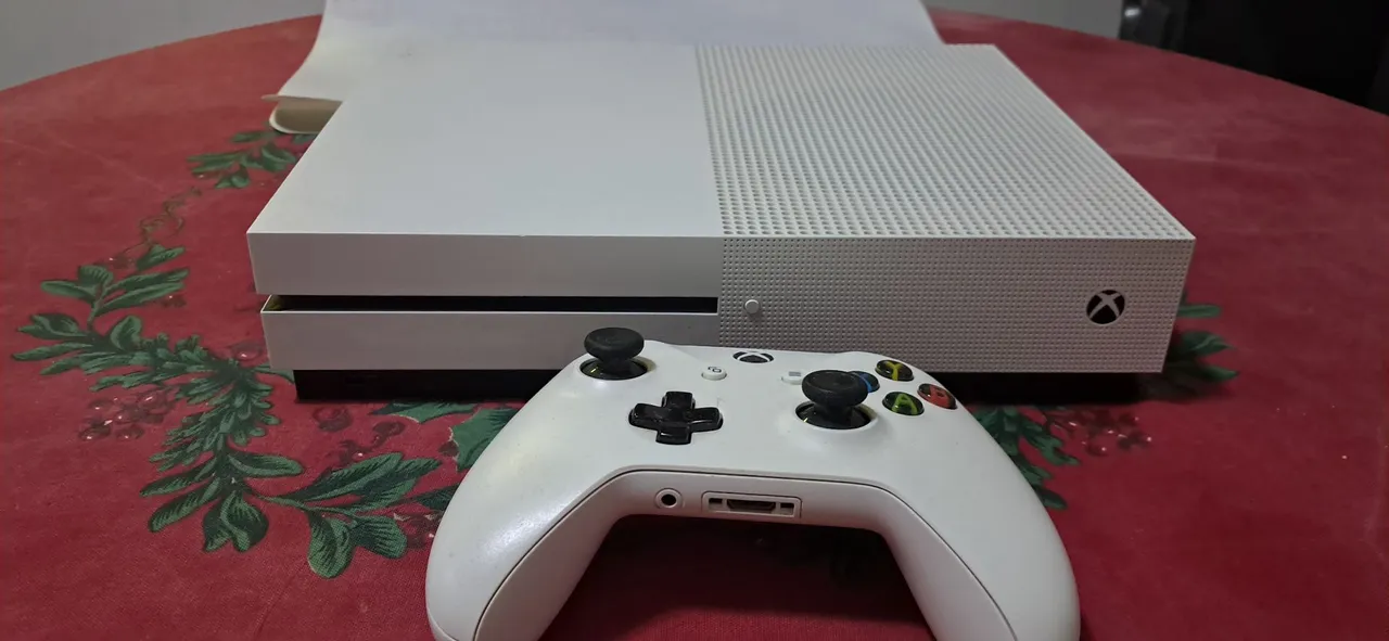 Xbox One S Branco - Console e Controle