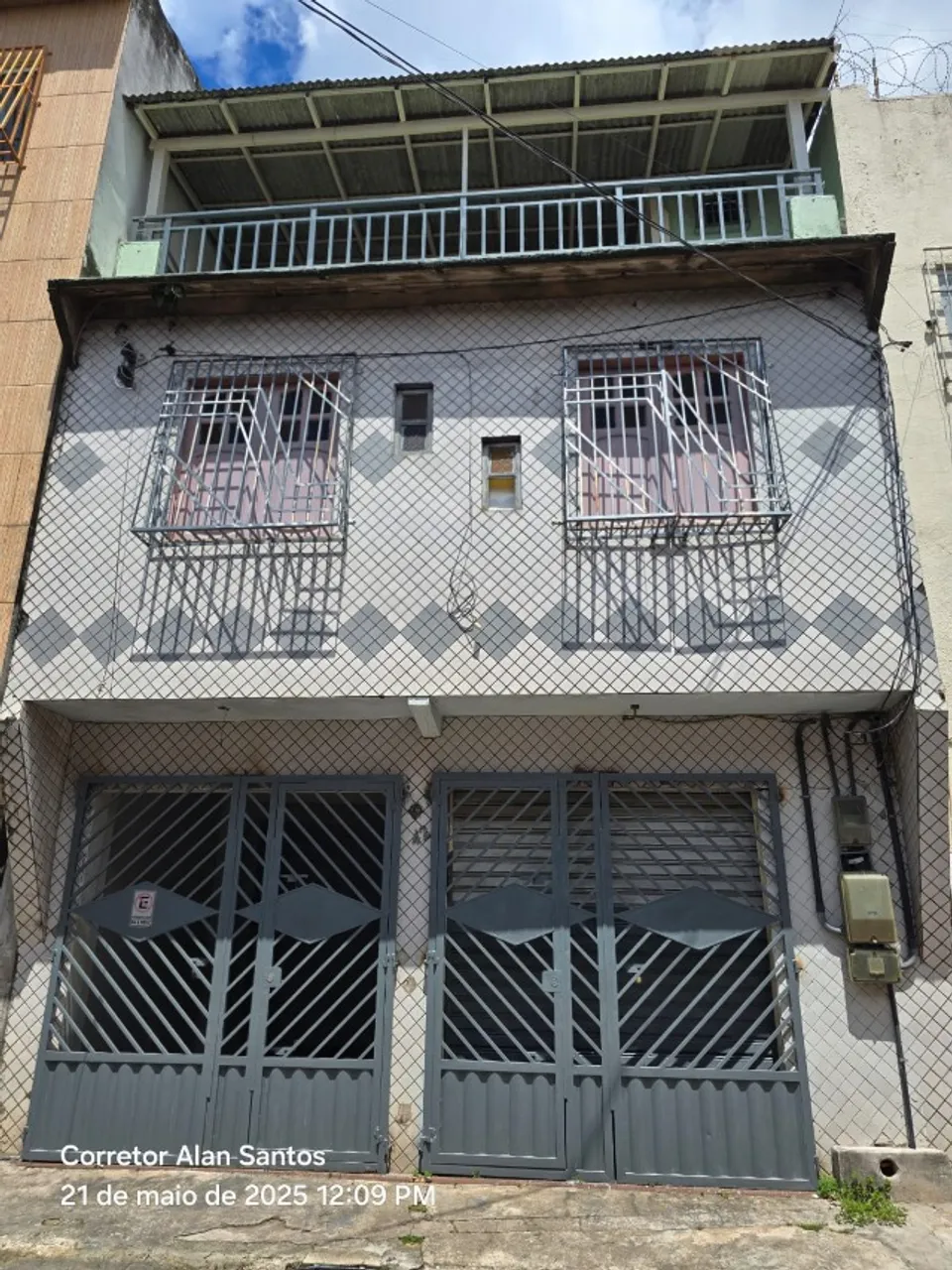 Casa de 3 andares na rua das flores entre Artur Bernardes e Av. Pedro Alvares Cabral CEP 6