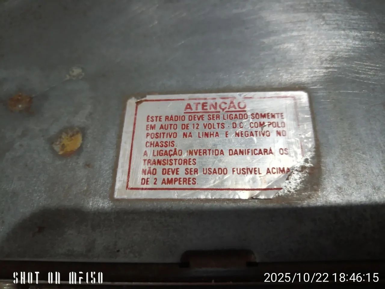 Vendo rádio moto rádio antigo de carro pra coleção não funciona pode funcionar se revisar  - Foto 4