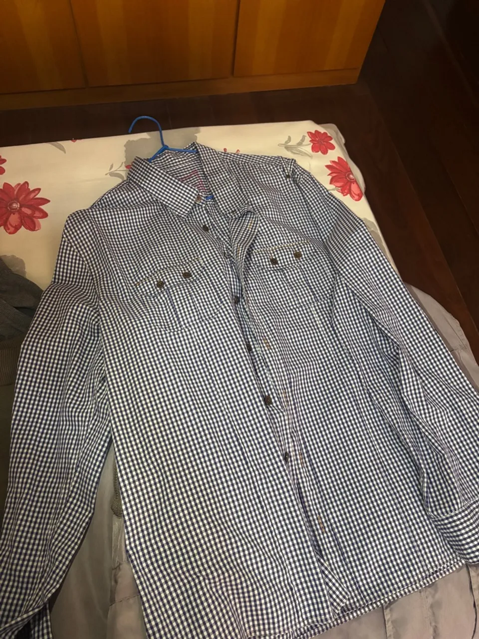 Camisa xadrez azul e branco