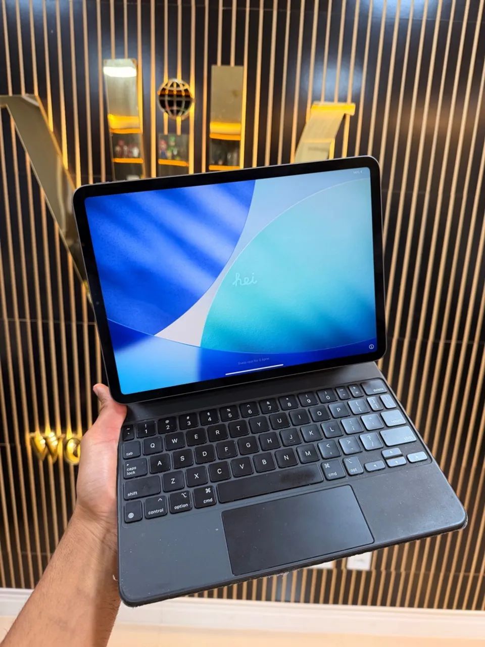 IPAD PRO - 256GB - C/ KEYBOARD APPLE  - Foto 2