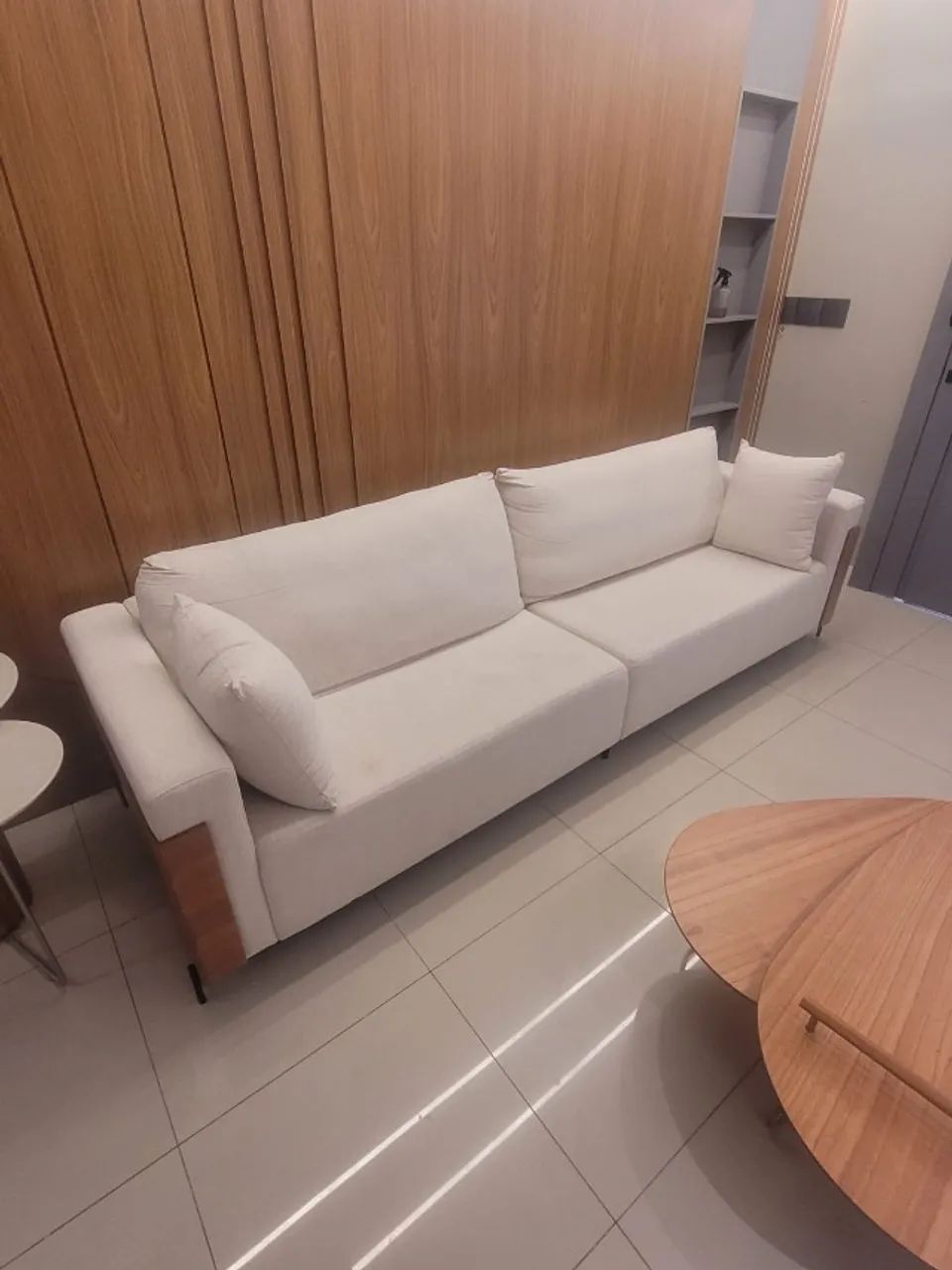 Sofá elegante com 2,80m - Foto 3