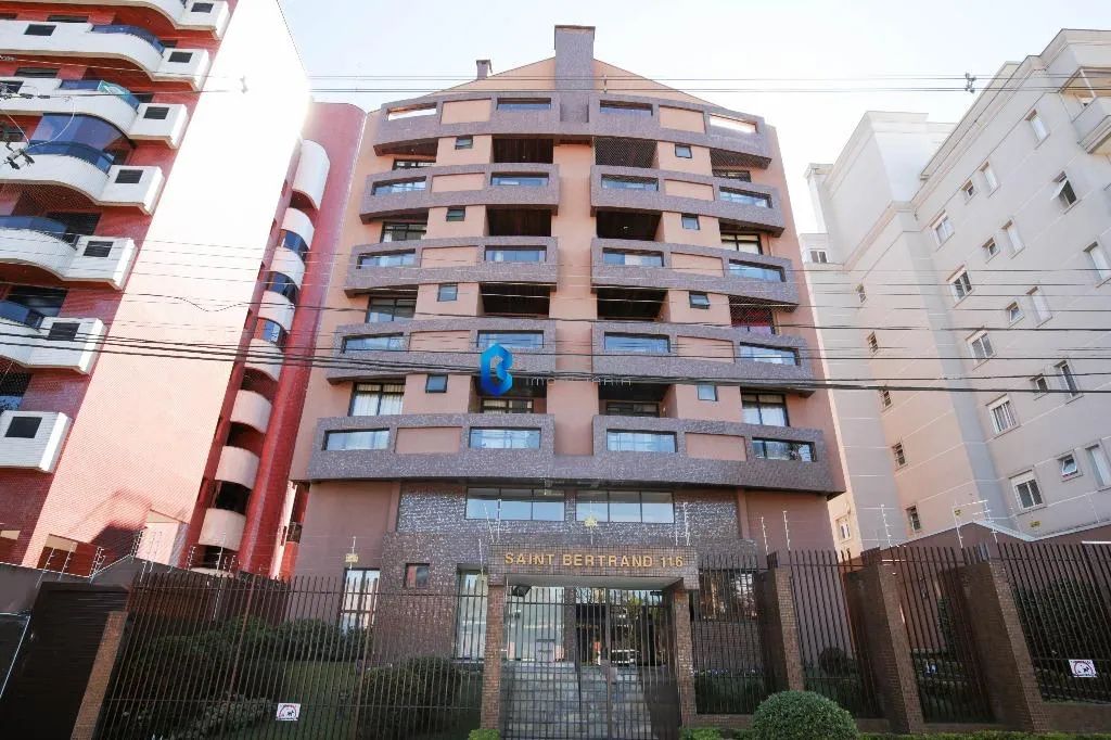 Apartamento com 2 dormitórios com suite e vaga para venda no Centro Cívico - Curitiba/PR
