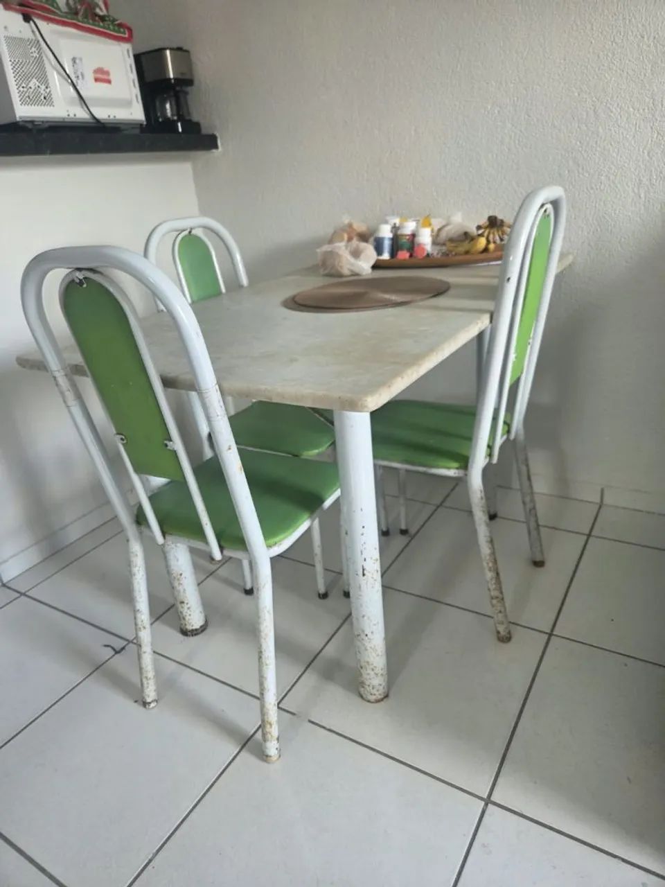 Mesa com tampo em granito