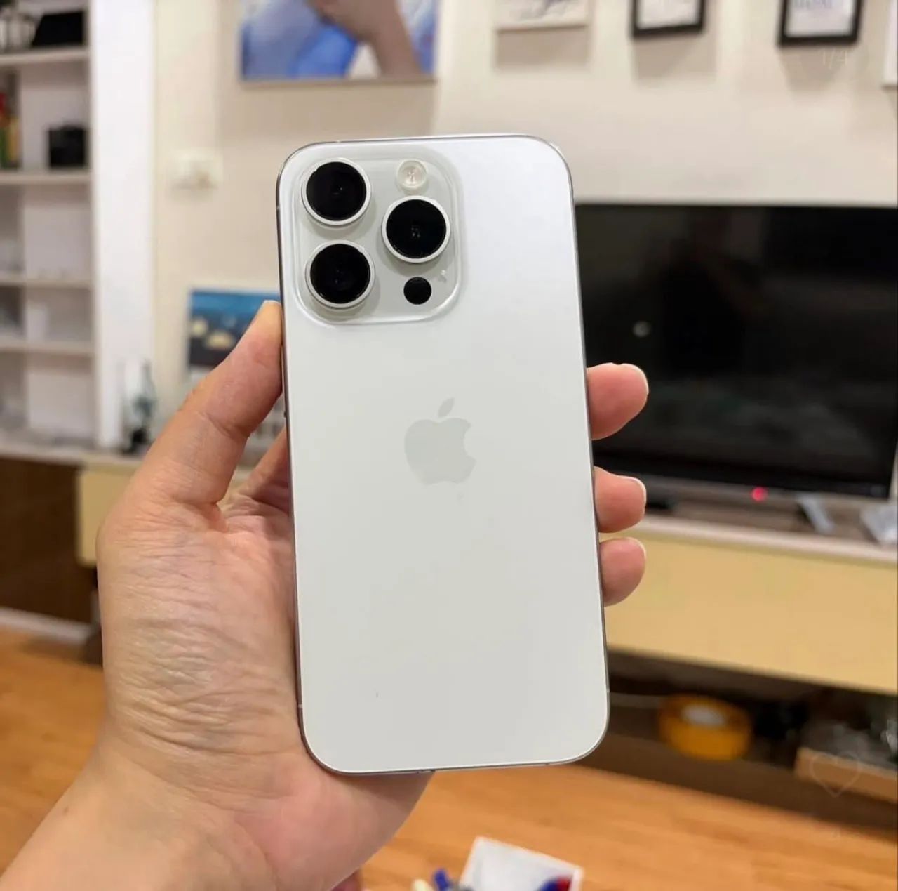iPhone 15 pro branco 128 Gb 6 meses garantia 