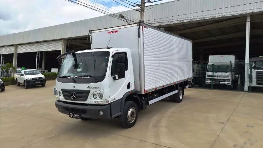 MB Accelo 1017 - 2025 Baú