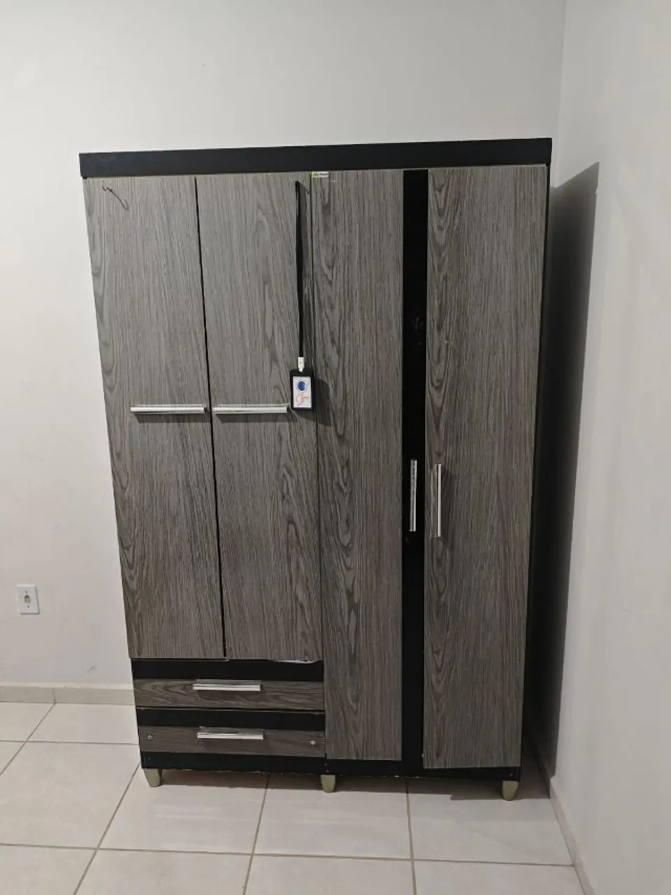 Guarda-roupas solteiro