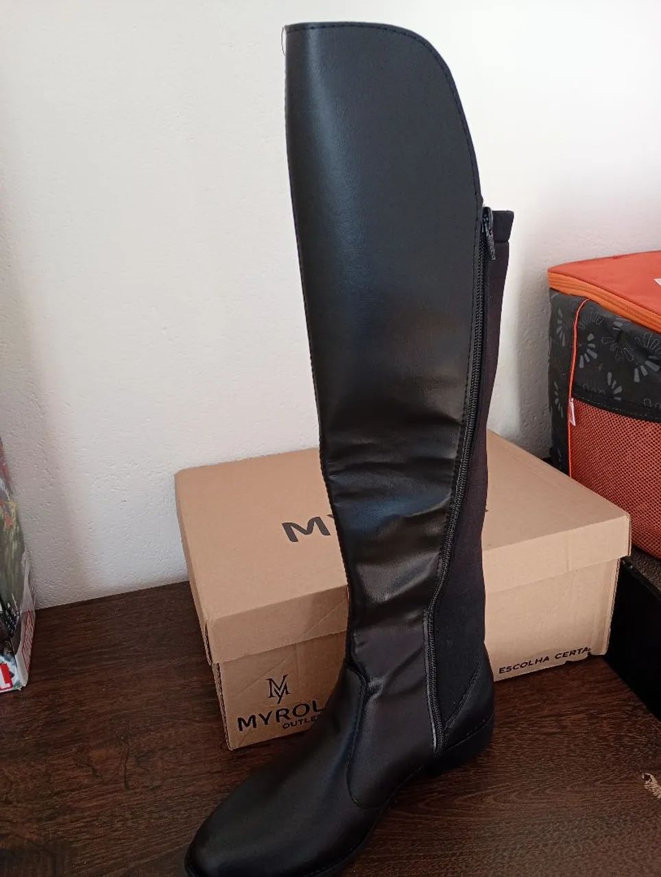 Vendo bota feminina 