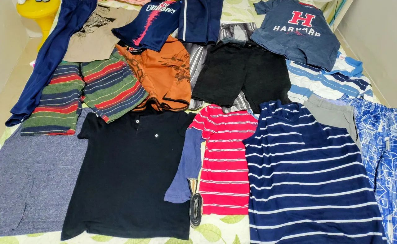 Lote com 17 peças de roupas masculinas. - Foto 3