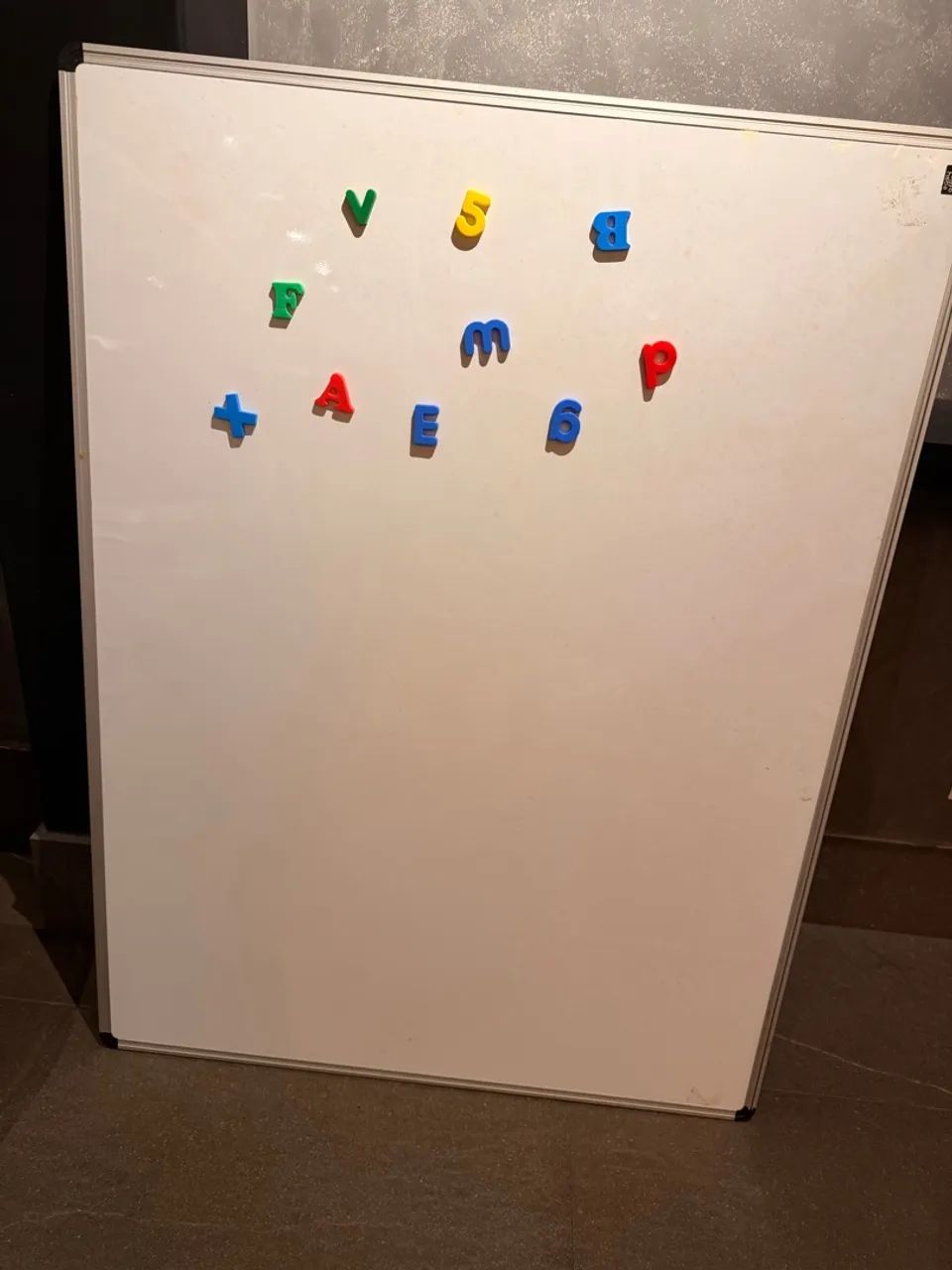 Quadro branco magnético 90x 120 cm com acessórios 