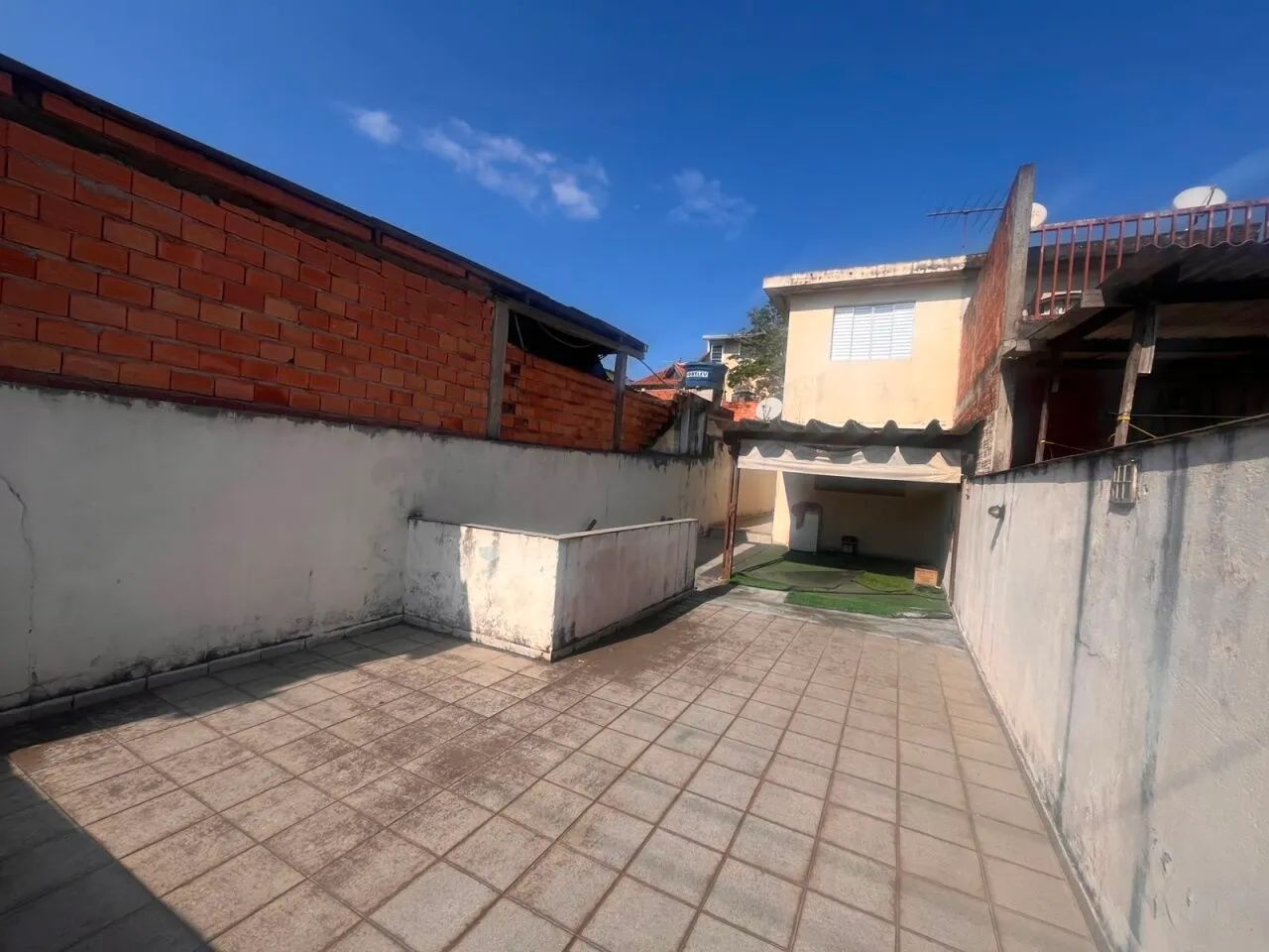 CASA 2 QUARTOS COM VARANDA NO JD DO ENGELHO FL14
