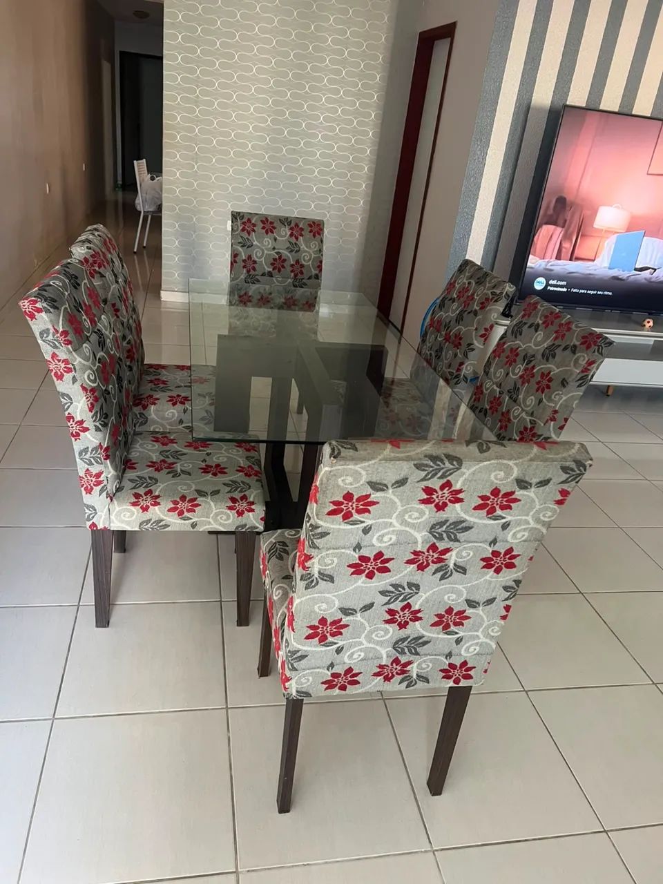 Mesa de Vidro com 6 cadeiras