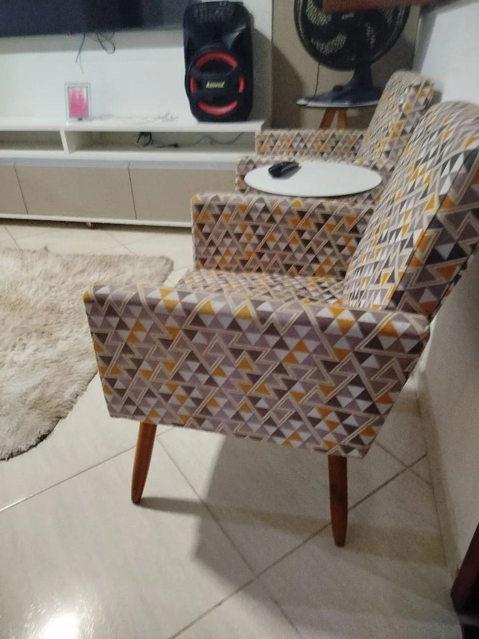 Vendo sofá namoradeira com duas cadeiras  - Foto 4