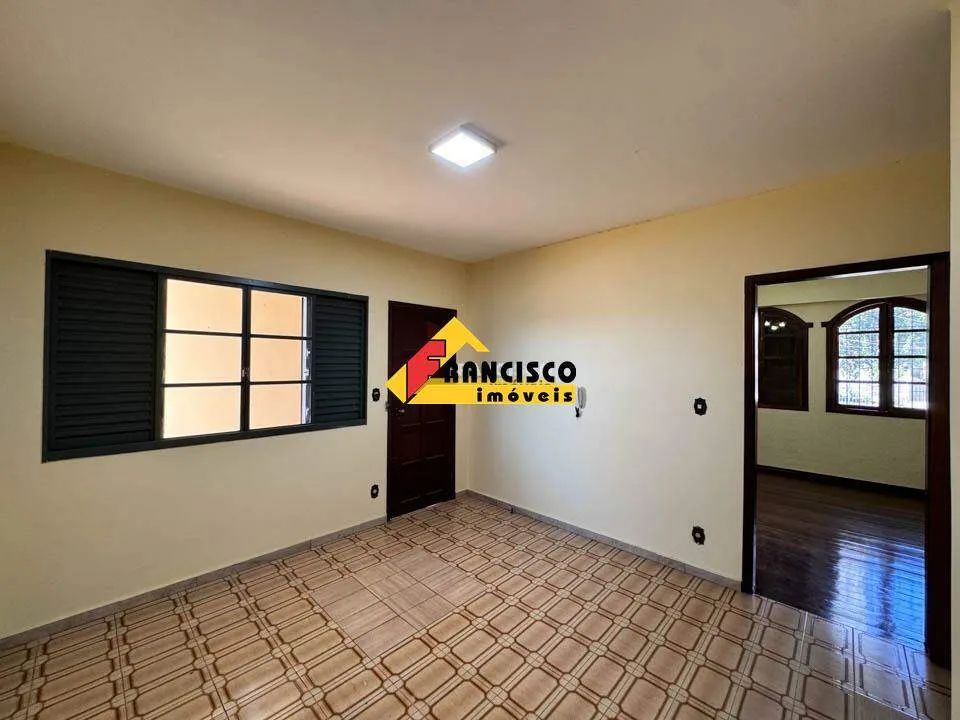 Casa para aluguel, 5 quartos, 2 suítes, 2 vagas, Centro - Divinópolis/MG - Foto 4