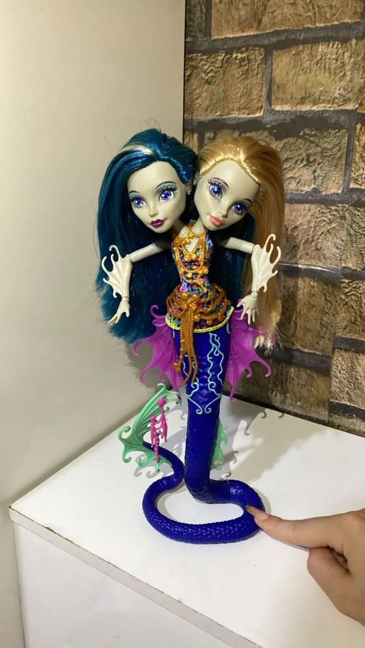 Monsters high pearl and peri