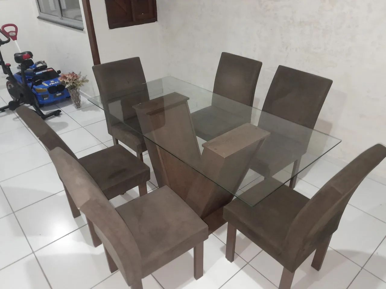 Mesa de jantar - tampo de vidro com 06 cadeiras - Foto 2