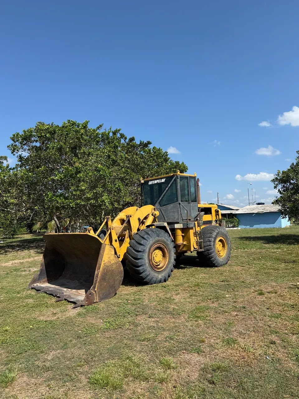 Pá carregadeira 966