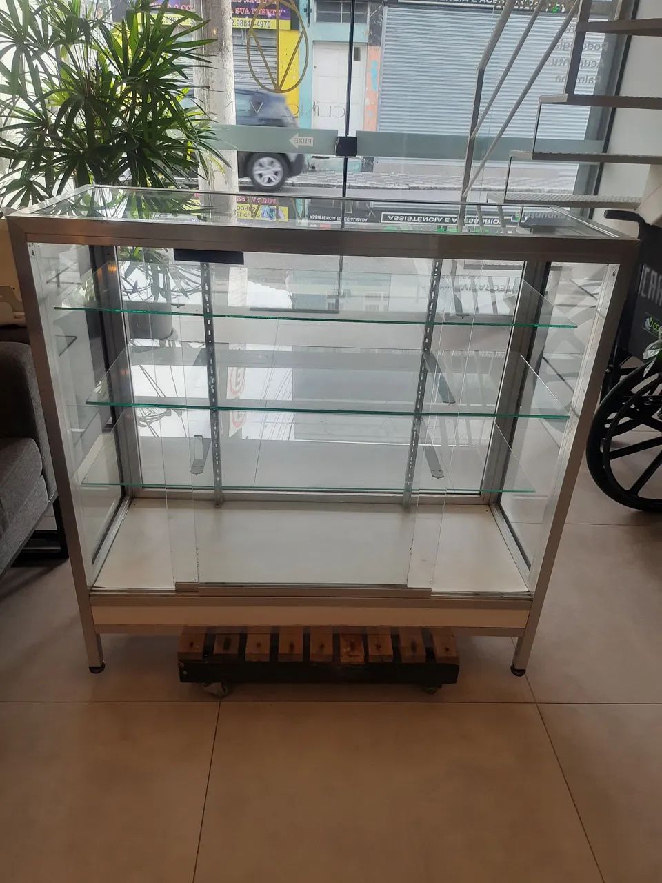 Balcão expositor de vidro, estrutura aluminio
