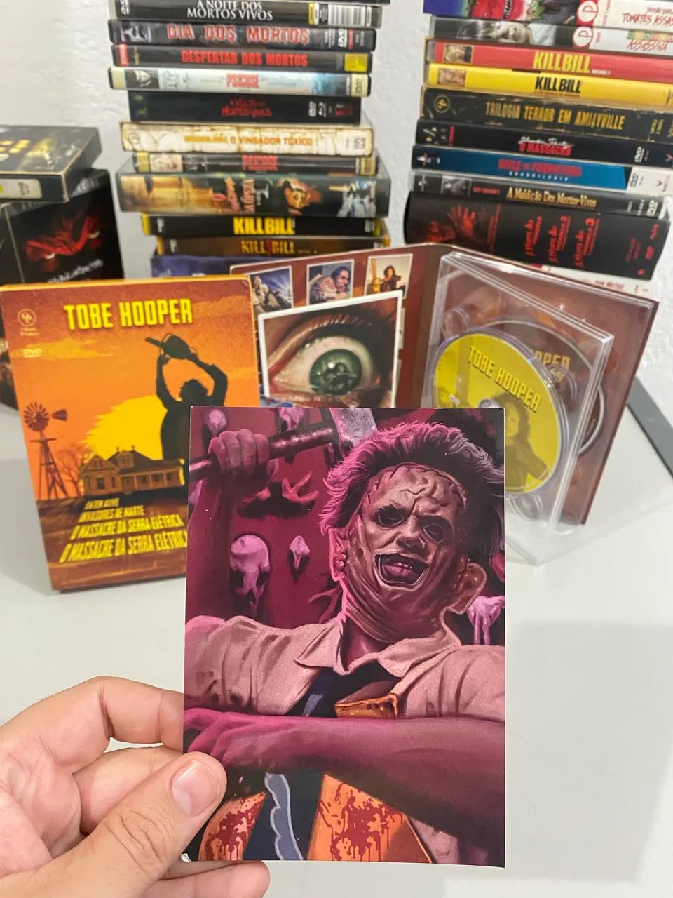 Box DVD Tobe Hooper - 2 discos 4 Cards: Massacre da Serra Elétrica  - Foto 5
