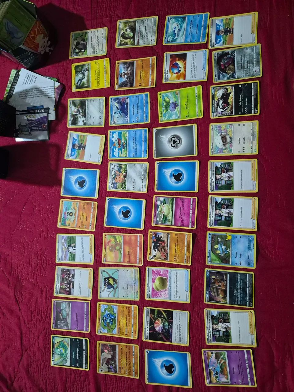 Lata pokemon com 116 cartas  - Foto 3