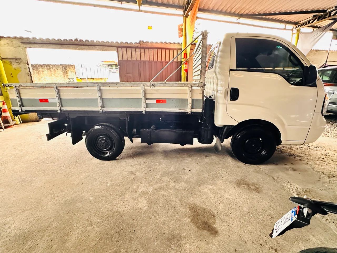 Kia Bongo 2.5 ano 2011 com carroceria - Foto 4