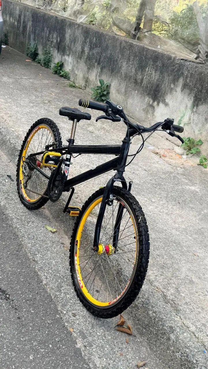 Bicicleta Aro 24 com Marchas - Ótimo Estado
