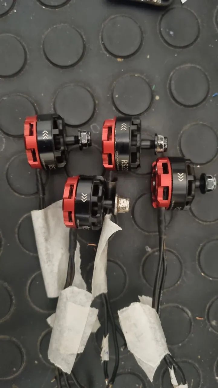 Controladora + ESC 45 A + 4 motores 2205( 2CCW + 2 CW) - Foto 4
