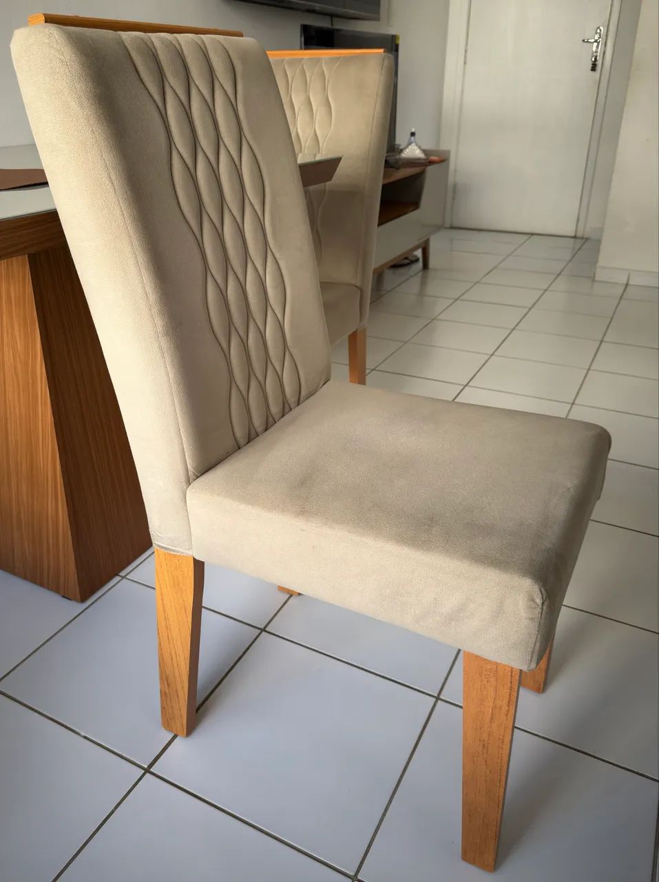 Conjunto de Jantar Moderno - Mesa + 4 Cadeiras Estofadas - Foto 3