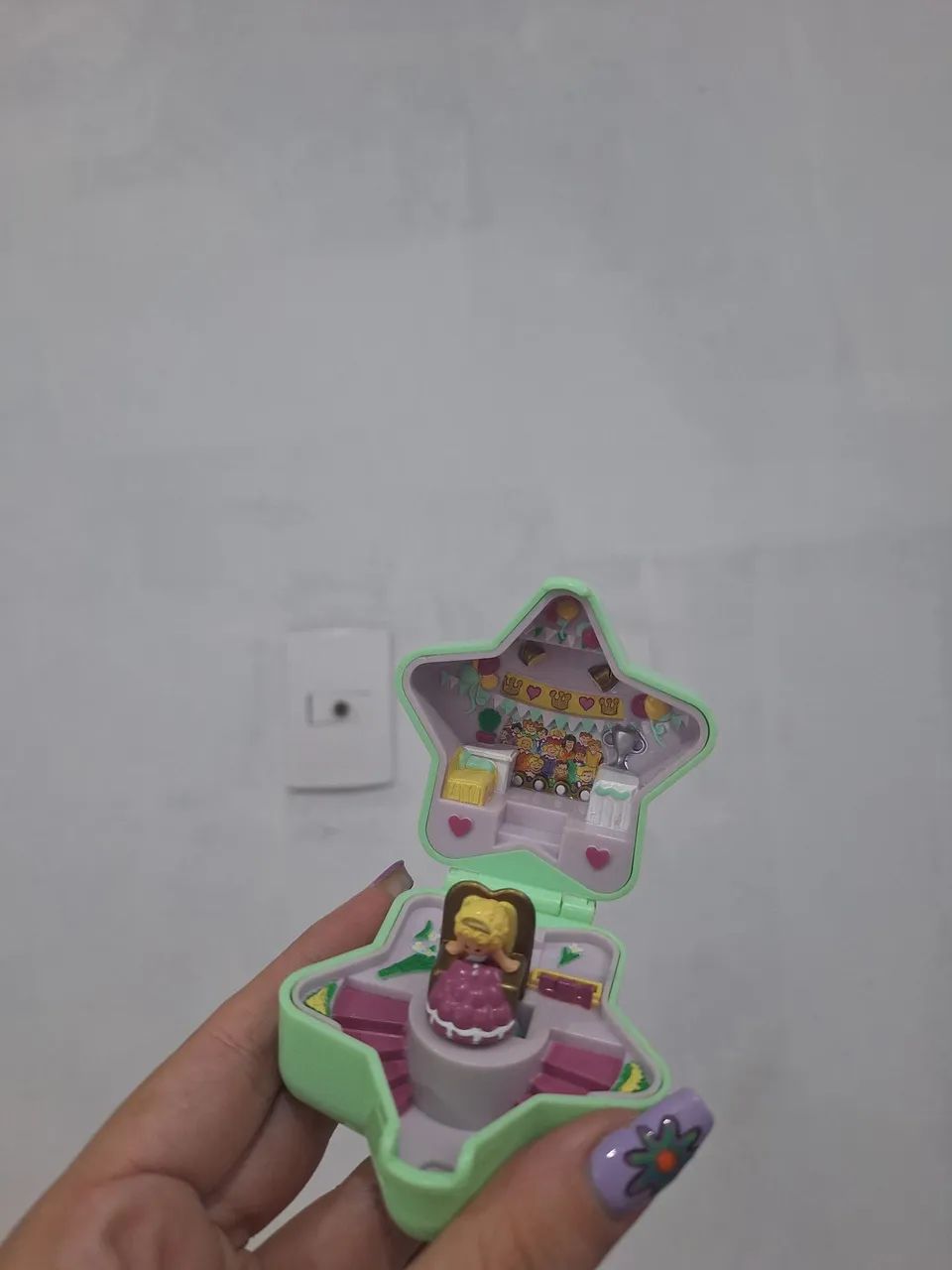 Casinha polly anos 90 rainha do baile prom Queen compacta