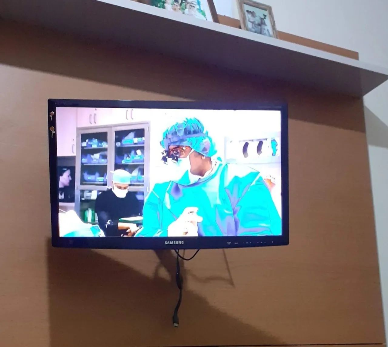TV SAMSUNG LED 24" FUNCIONANDO PERFEITAMENTE 