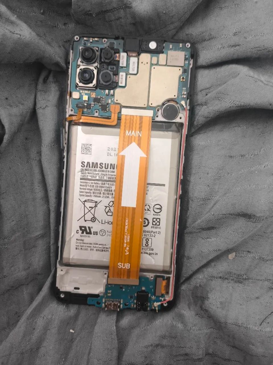 Celular para retirar peças m62 a placa mãe não funciona