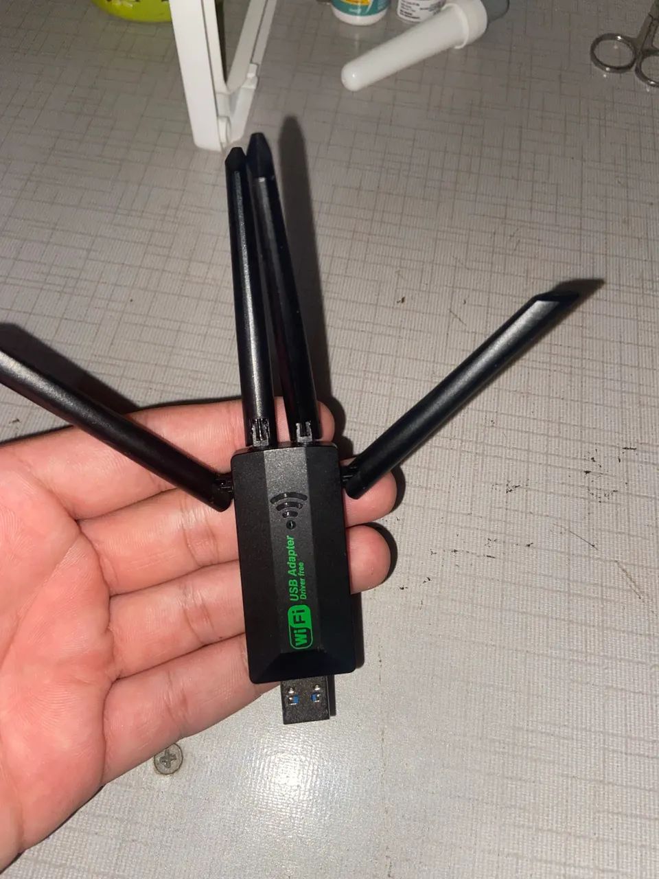adaptador USB Wi-Fi Dual Band de 1200 Mbps com 4 antenas externas