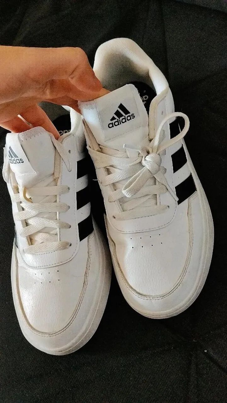 Tênis Adidas original Tam 40 Semi novo (adolescente pé cresceu)