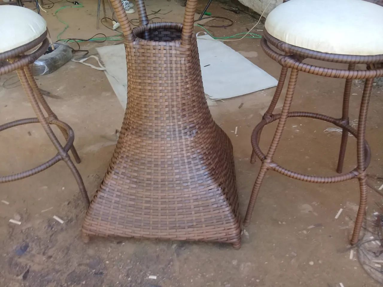 Conjunto de mesa com banquetas  - Foto 2