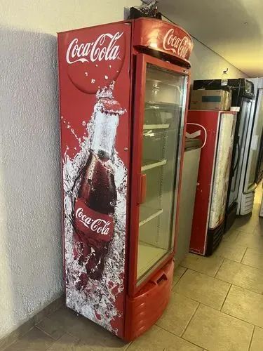 Expositora da coca cola 