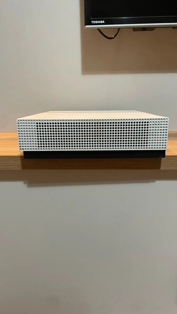 Xbox One S 1TB + 2 controles - Foto 4