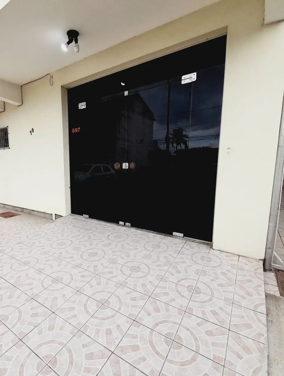SALA COMERCIAL TÉRREA COM EXCELENTE LOCALIZAÇÃO E AMPLO ESTACIONAMENTO - Foto 2