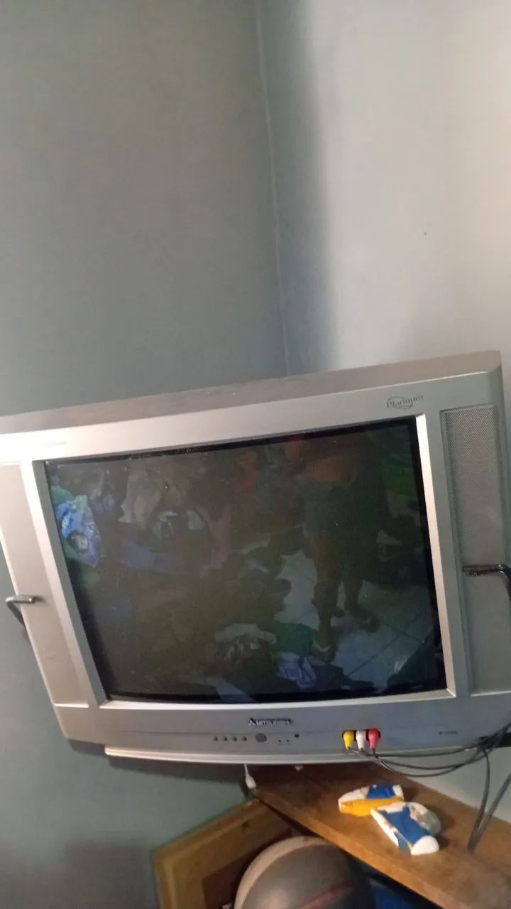 Vendo TV turbo com suporte 