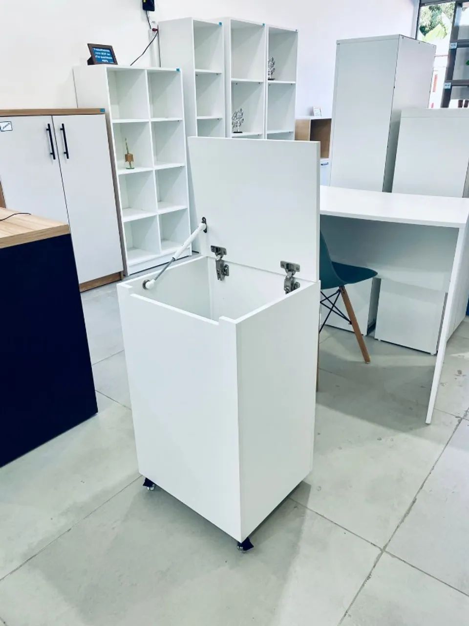 Cesto de roupa em MDF branco. - Foto 3