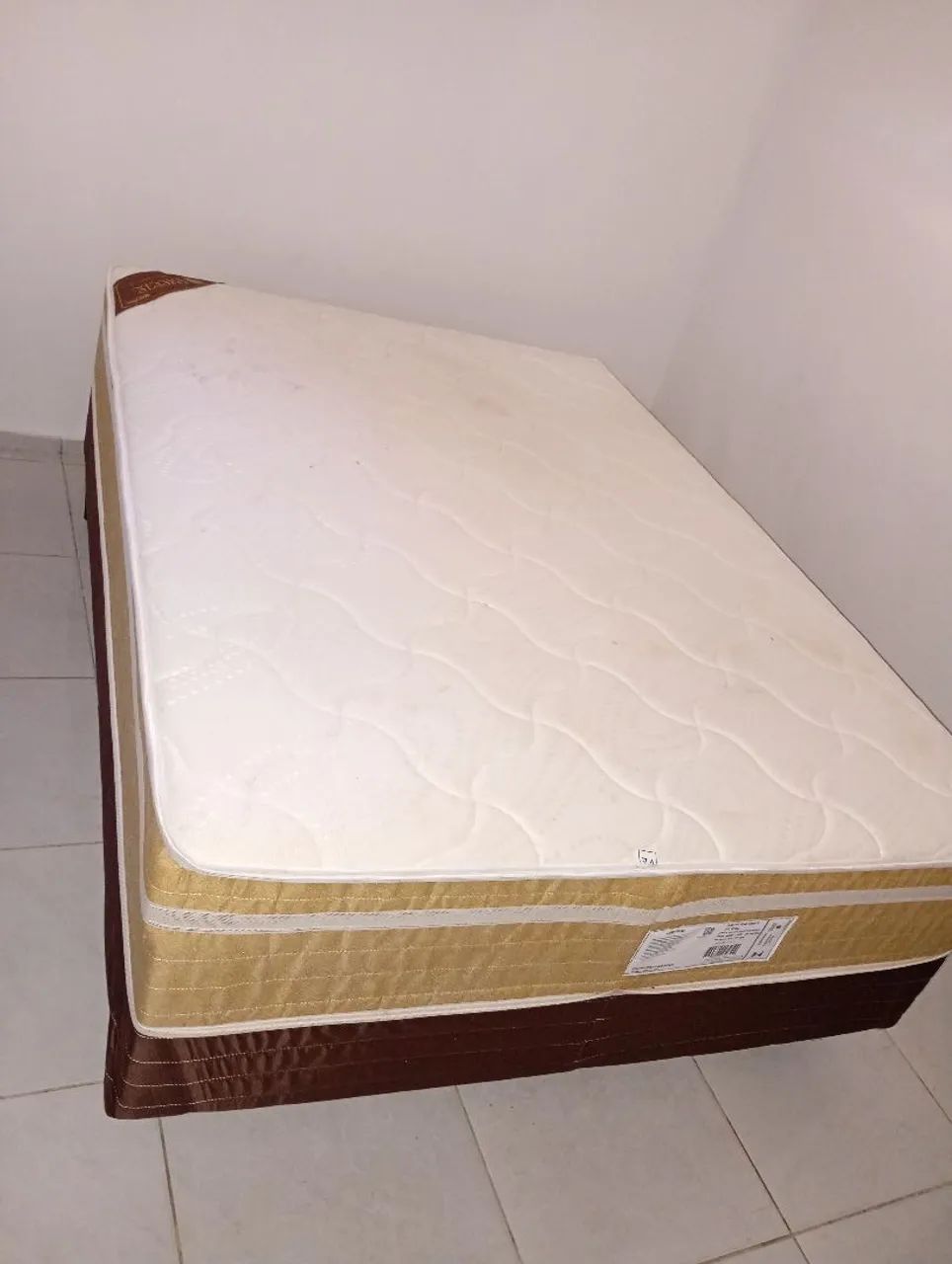 2 camas casal box praticamente novas 