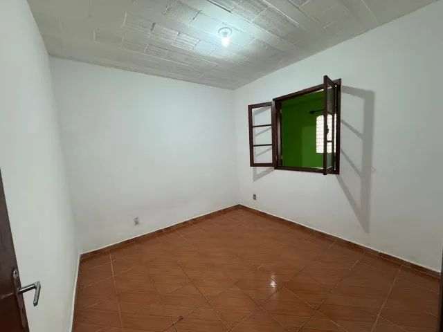 Alugo casa em Correas com 2 quartos - perto da praça  - Foto 5