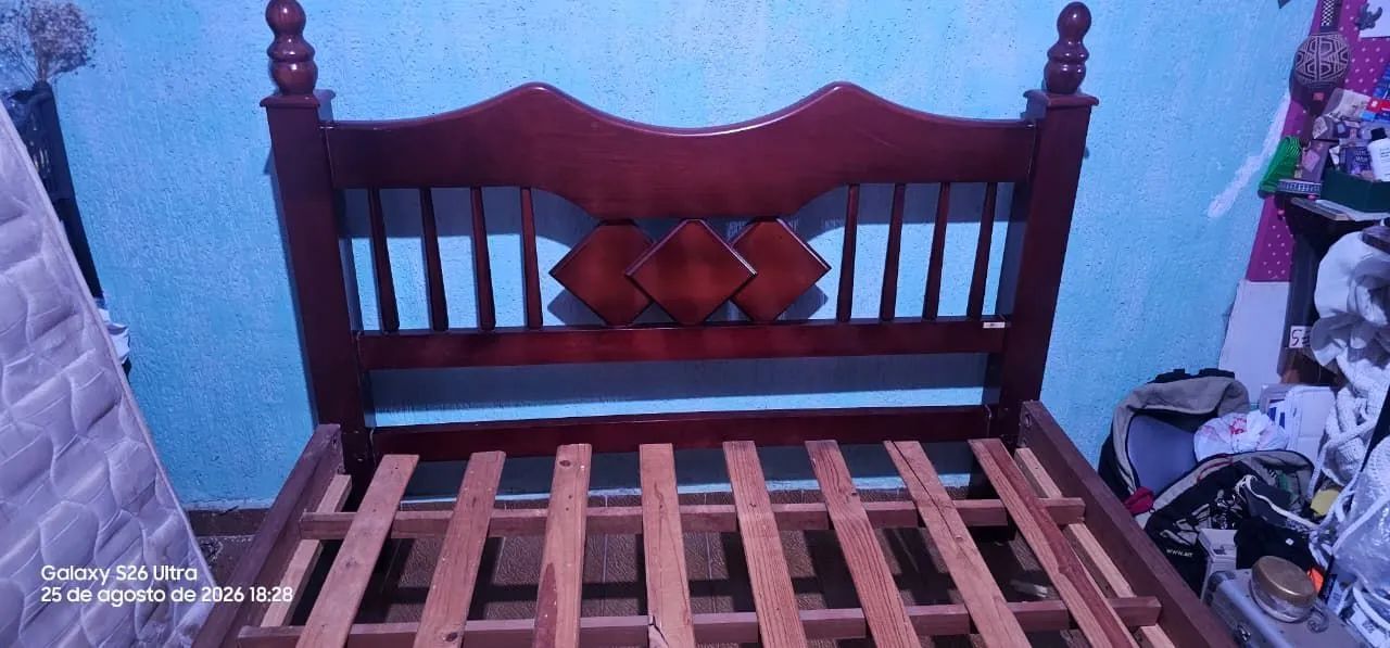Cama casal Mogno