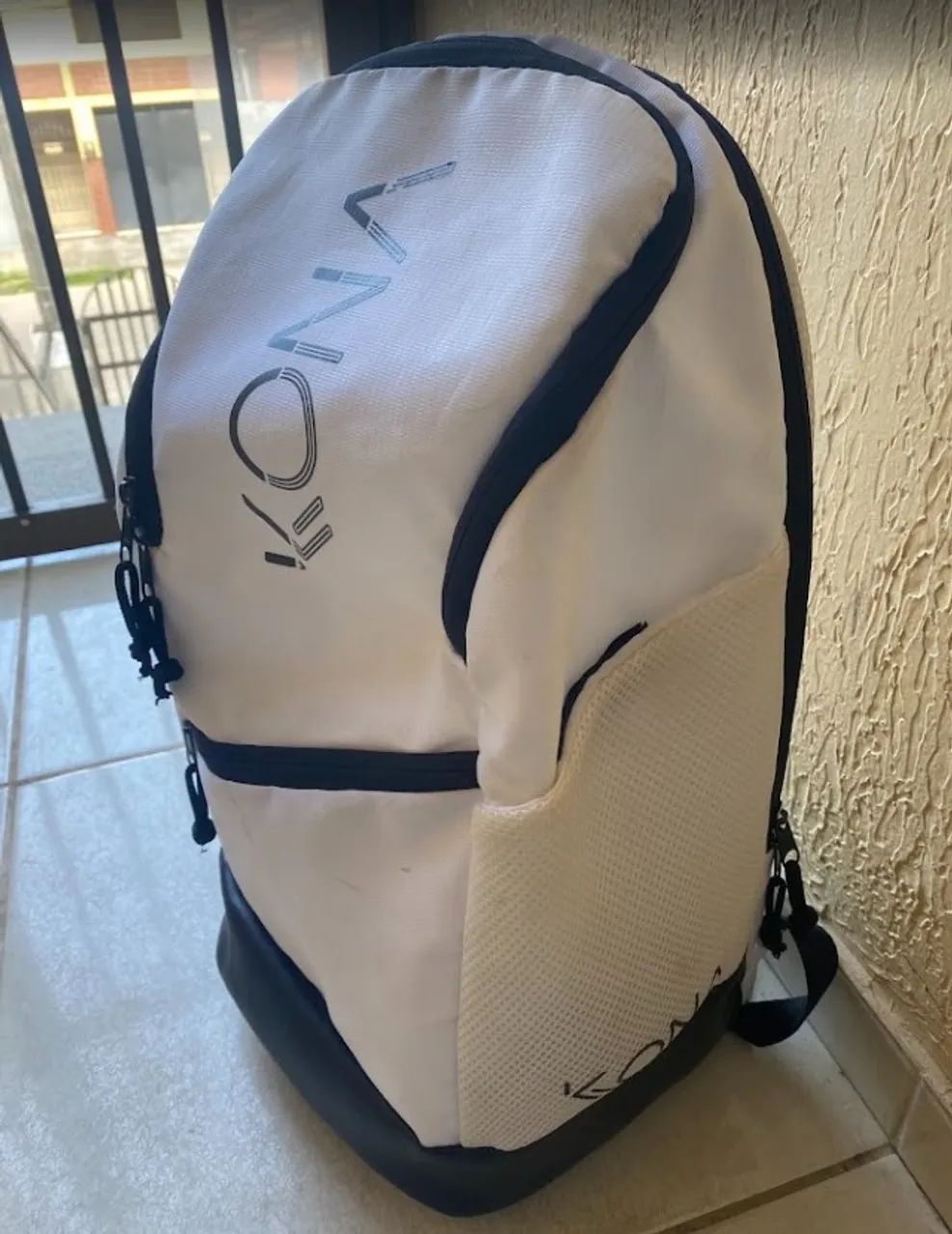 Mochila KONA PLUS Branco/Preto - Foto 2