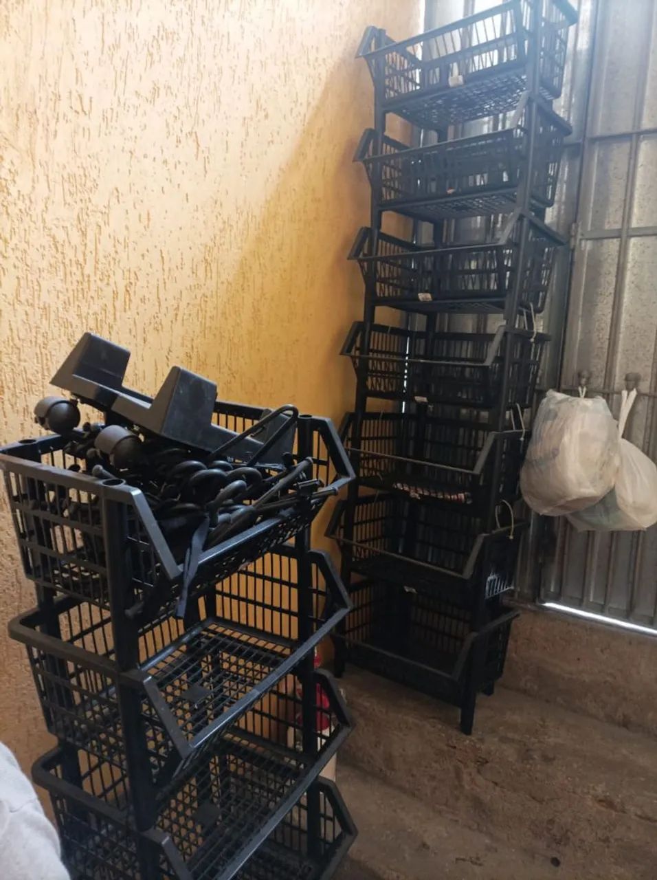Cesta empilhável para comércio 